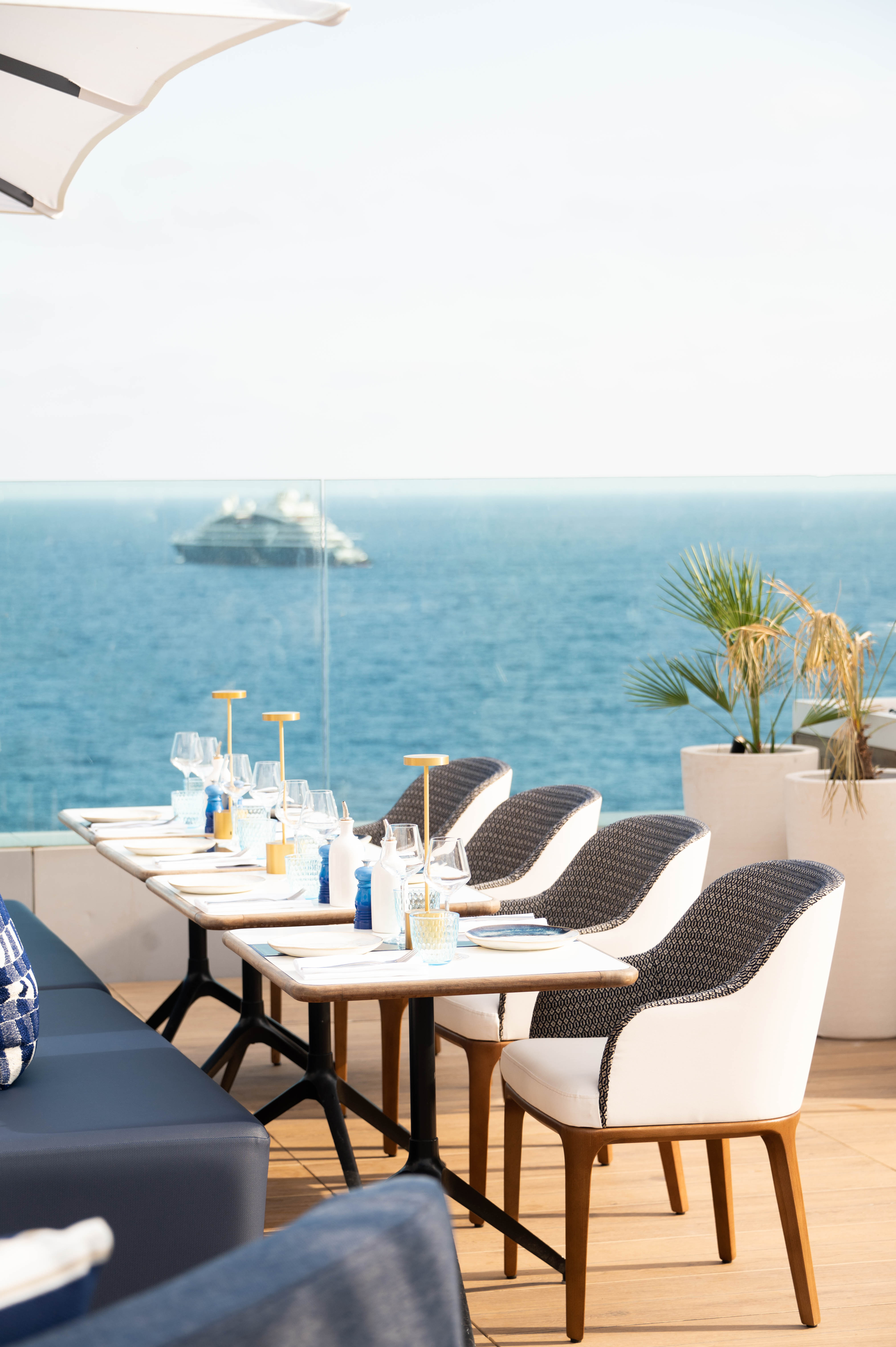 Cocktails and starters to share at sunset time